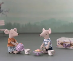 Maleta con Set de Té Morado Madelaine