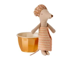 Ratoncita en Bañera Hermana Mayor